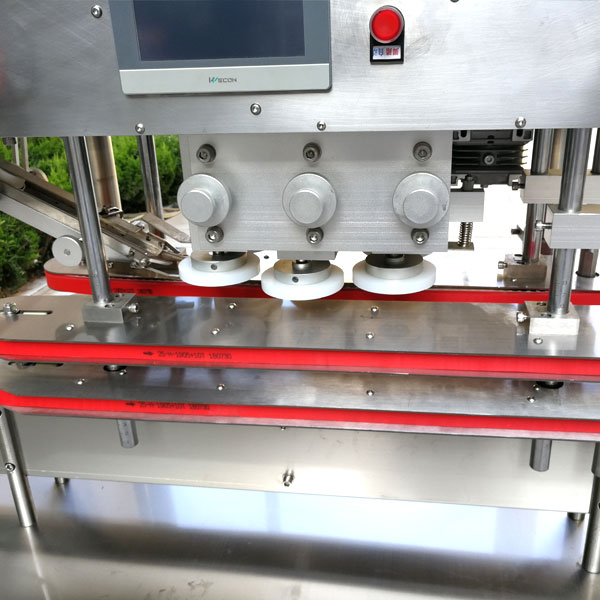 直線式旋蓋機-通用型高速旋蓋設備細節(jié)展示 直線式旋蓋機-通用型高速旋蓋設備細節(jié)展示